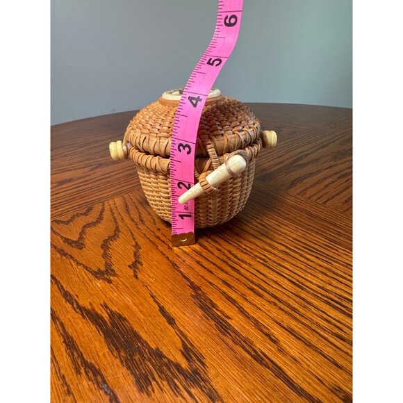 Vintage Nantucket Lidded Basket Linda Layden Swing Handle Floral Topper - Picture 11 of 11